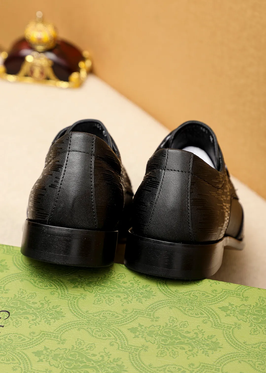Men's shoes 💰442 💐 Product trademark: GUCCI "Gucci" business leather shoes Regular size: 38-44 (45.46🉑️customized) Product materials: Selected imported first-layer calfskin upper, imported small dyed cowhide leather lining. Strong three-dimensional visual effect, combined outsole Color: 1⃣️color optional